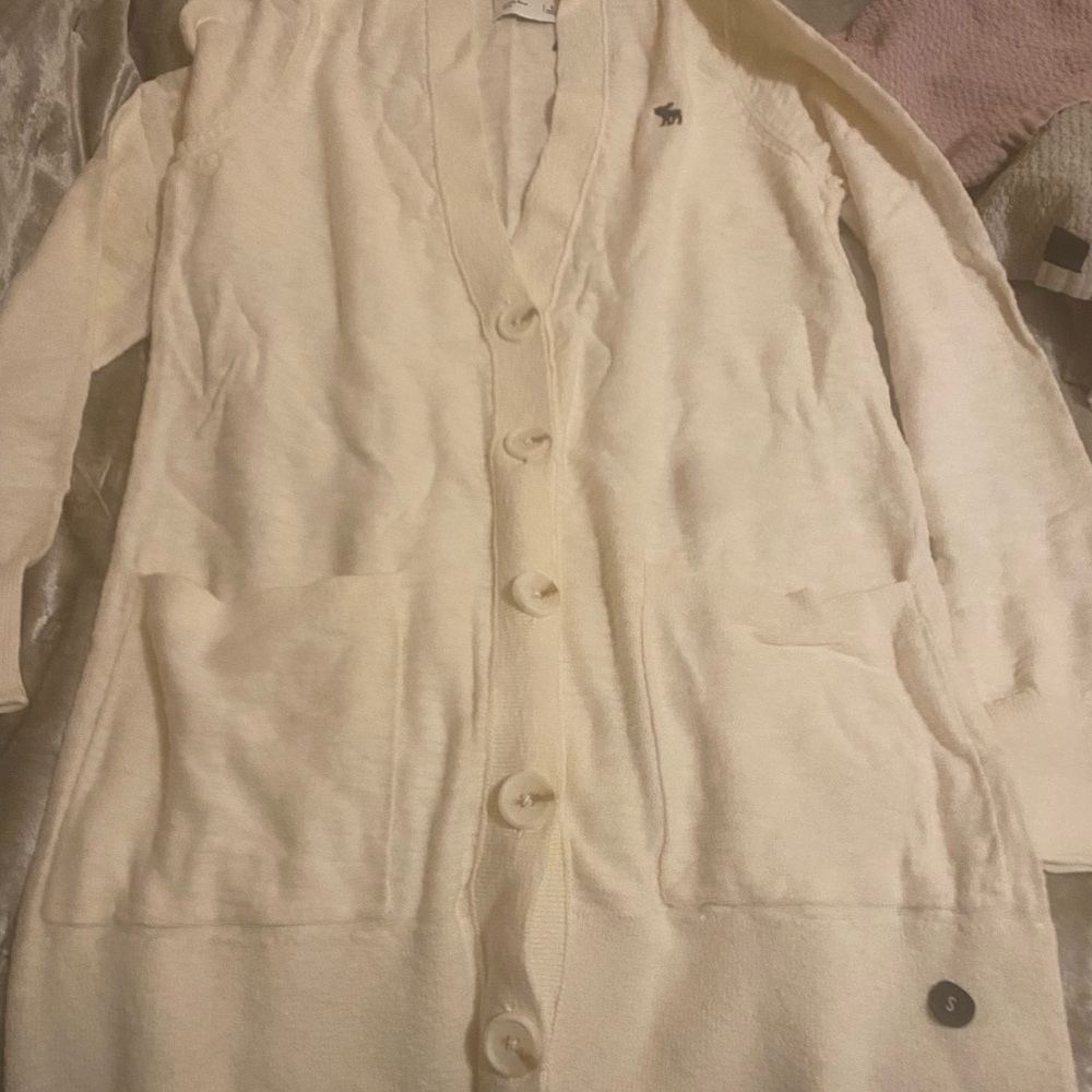 Abercrombie Women's Cream Cardigan Sweater